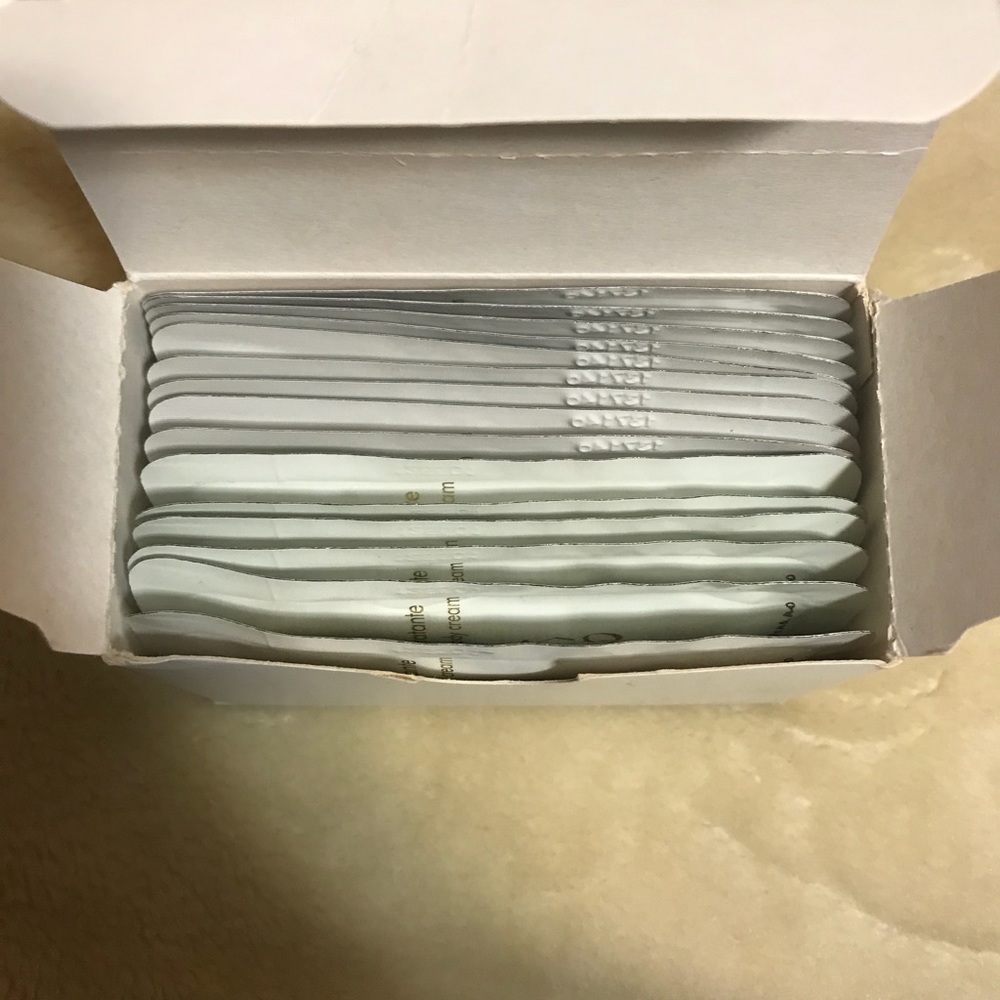 Sisley Samples of Eau Du Soir Body Cream